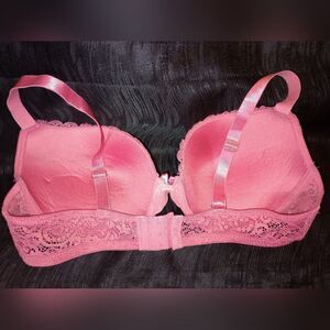 Daisy Fuentes 40C pink lace bra, NWOT